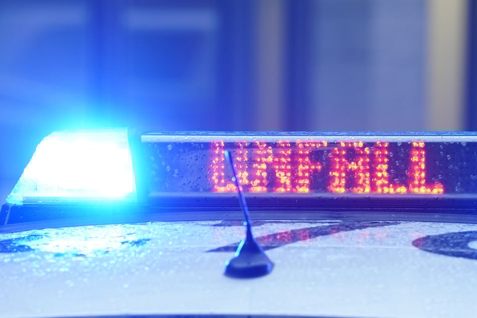 80.000-Euro-Crash auf B303: Autofahrerin rammt Familie mit kleinen Kindern