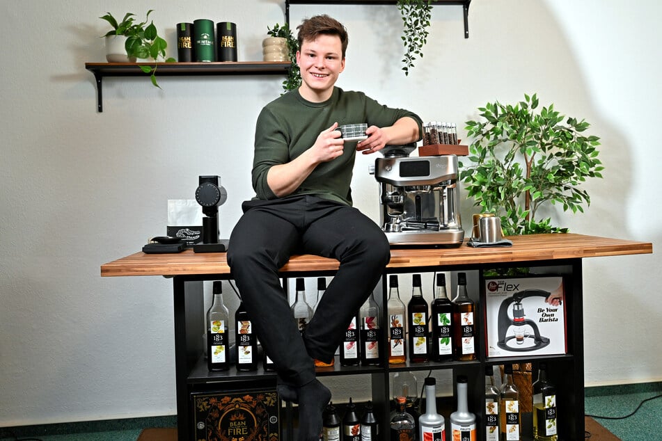 Bruno Stein (24) ist Kaffeeliebhaber und teilt seine Leidenschaft und Rezepte auf Social Media.