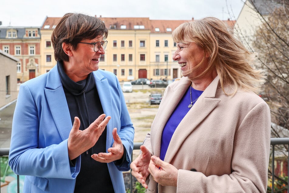 Saskia Esken (63, l.) muss weichen. Nun soll Petra Köpping (66) in die SPD-Spitze aufrücken. (Archivbild)