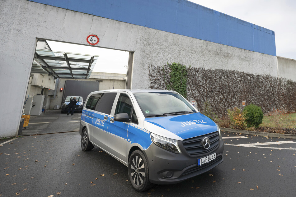 Elektroautos gibt es schon, auf KI soll in sächsischen Gefängnissen (so wie hier in Dresden) vorerst verzichtet werden.
