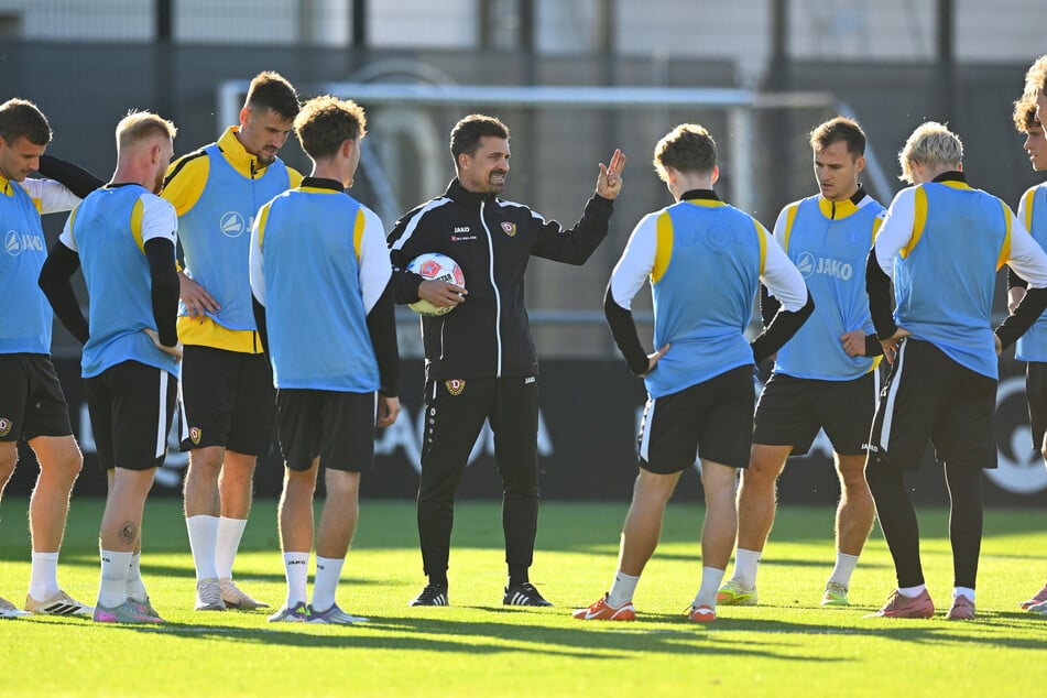 Trainer Thomas Stamm (42) feilt mit seinem Team am richtigen Spielansatz.