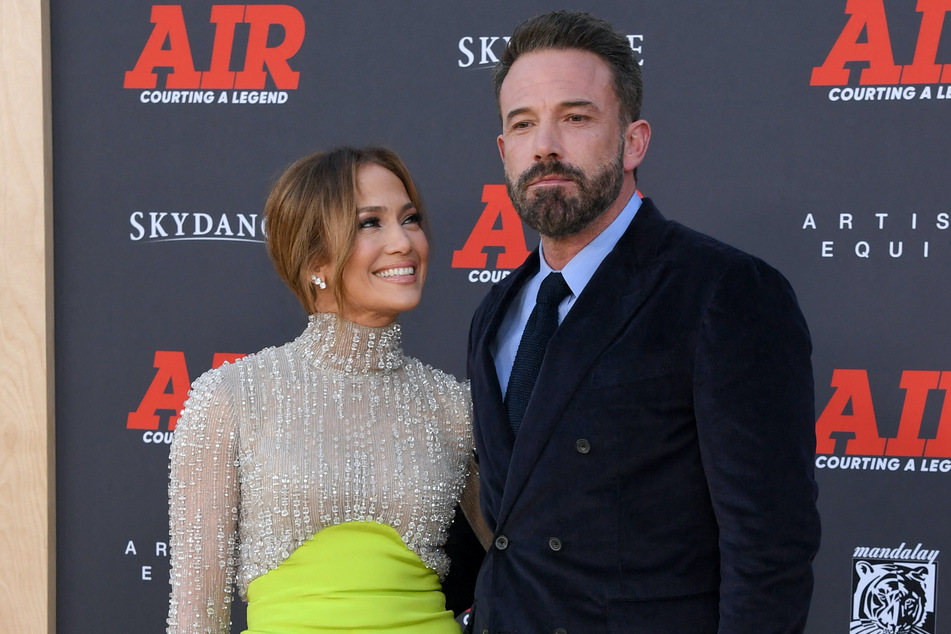 Ben Affleck apparently purchased his new Los Angeles home on the same day Jennifer Lopez (l.) turned 55.