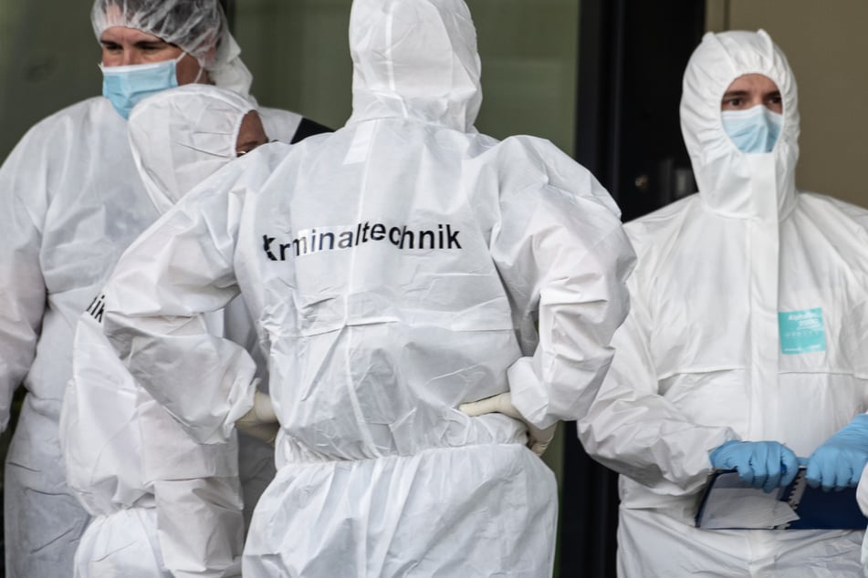 Kriminaltechniker untersuchten die Aldi-Filiale in Schwalmstadt nach dem tödlichen Schuss.