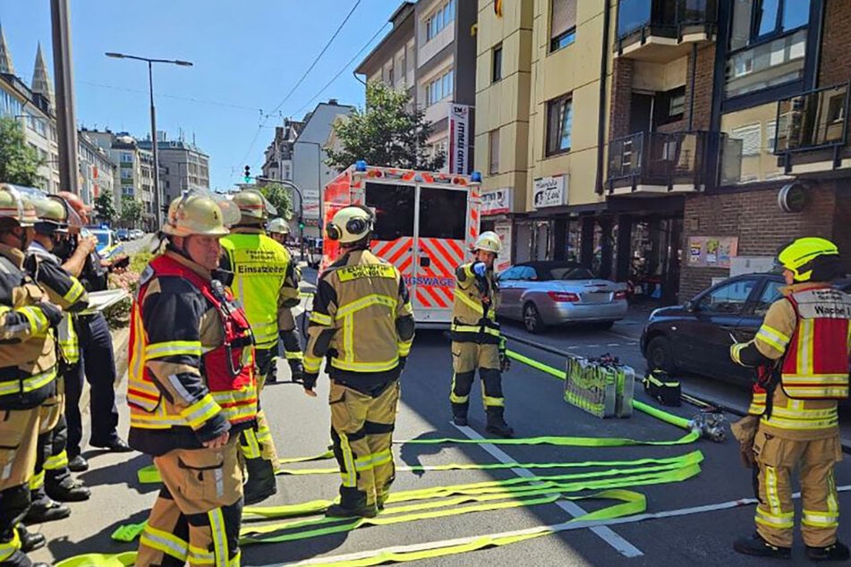 Bei einer Explosion in Solingen, die ebenfalls mit der "Mocro-Mafia" im Zusammenhang stehen soll, ist Anfang Juli ein Mensch ums Leben gekommen.