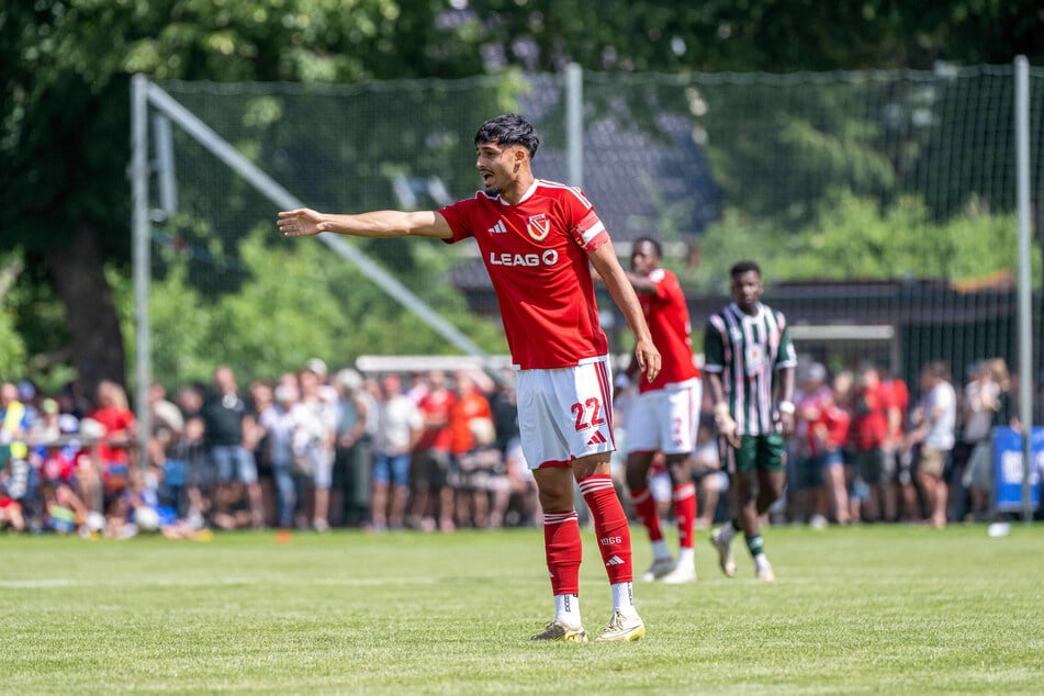 Auch Newcomer Yusuf Wardak (20) kam schon in den Genuss der Kapitänsbinde, gab auch Anweisungen.