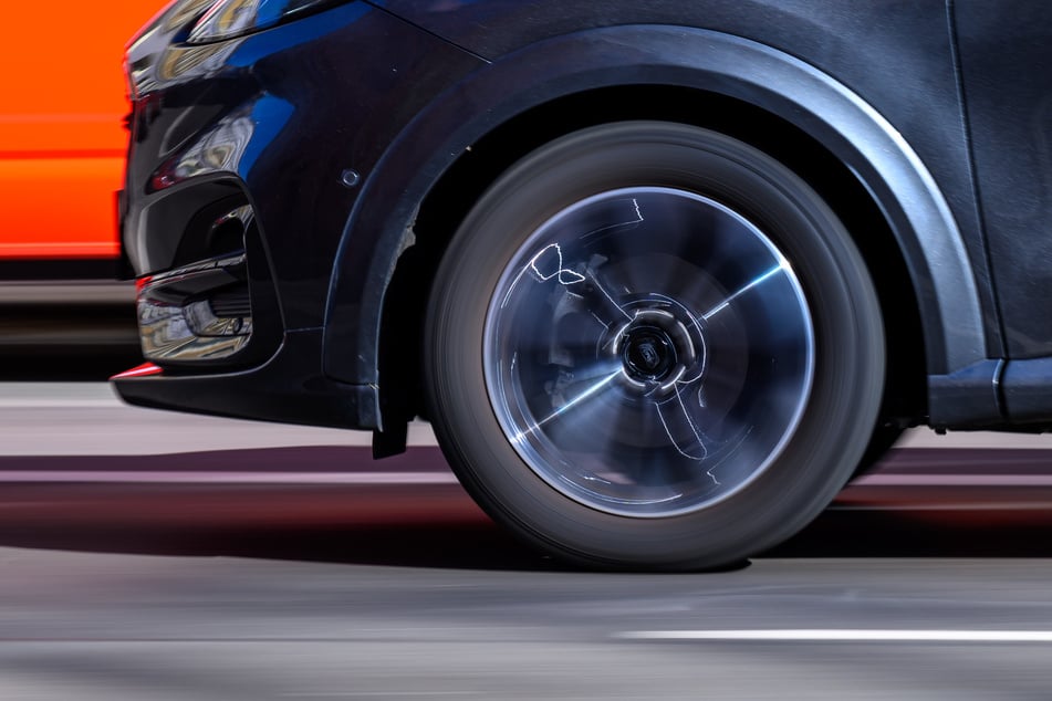 Laut einer Studie aus Leipzig atmen wir pro Tag 2,1 Mikrogramm durch Reifenabrieb ein.