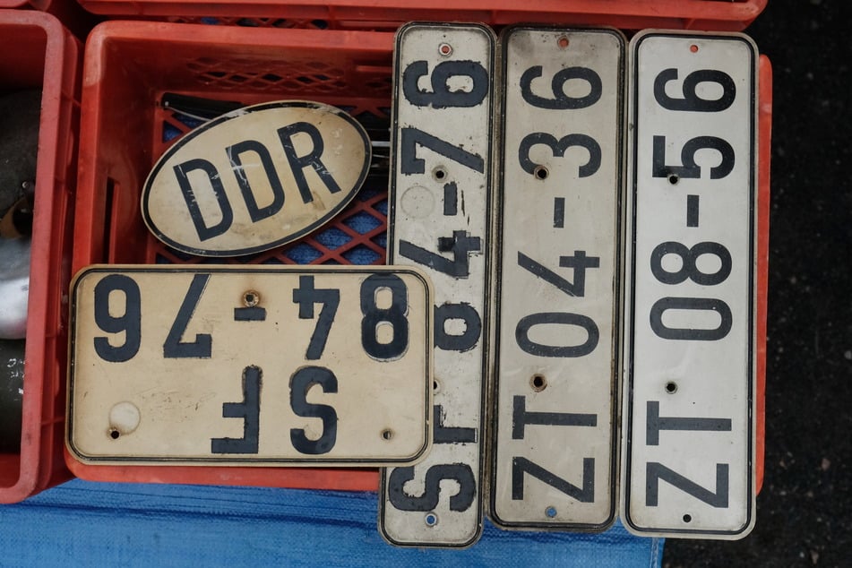 Mit "DDR-Kennzeichen" auf der Autobahn unterwegs: Polizei zieht Auto aus dem Verkehr
