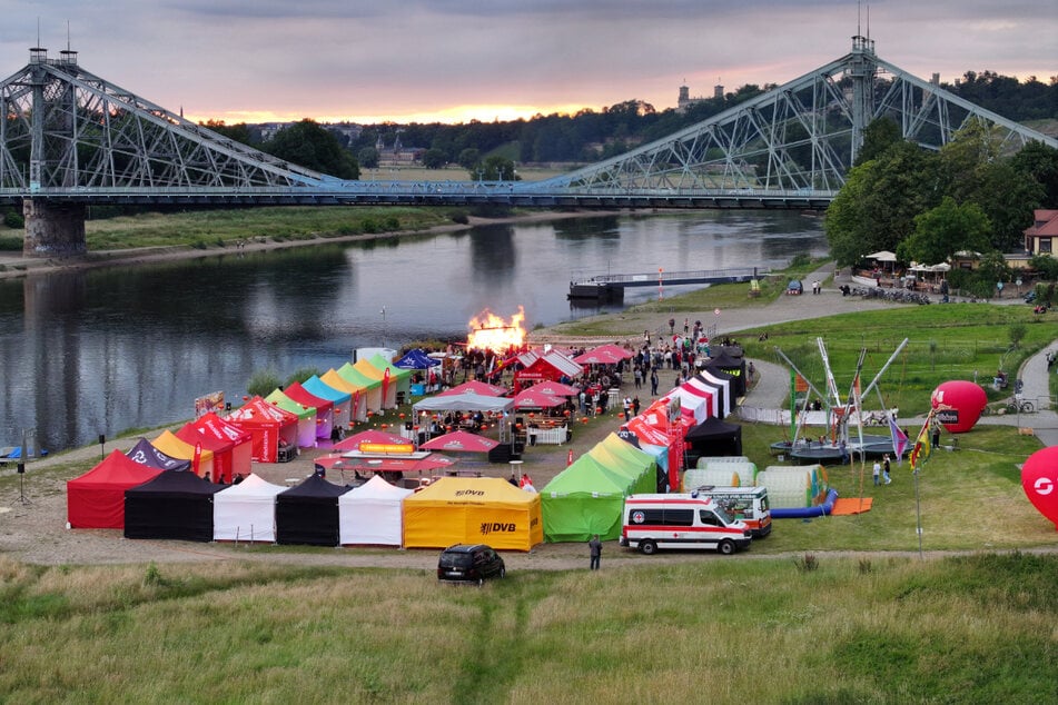 Wer kann zu einem kostenlosen Festival direkt an der Elbe schon "Nein" sagen?