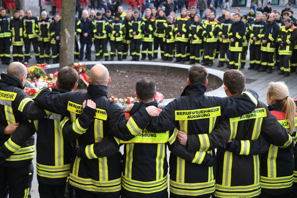 Die Berufsfeuerwehr trauerte um ihren Kollegen, der 2019 nach einer Auseinandersetzung mit einer Gruppe Jugendlicher starb.