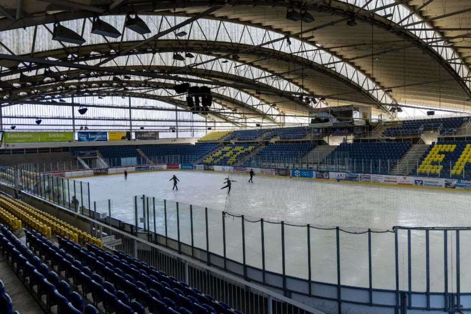 Die Eisfläche der großen Halle im Eissportzentrum am Küchwald soll Mitte April aus Kostengründen abgetaut werden.