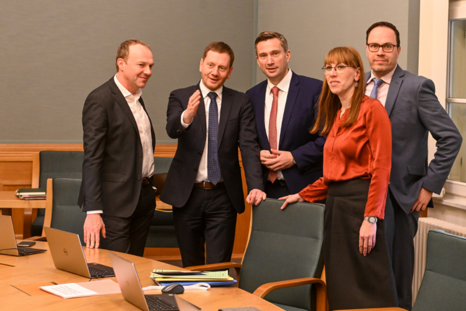 Wolfram Günther (47, Grüne), MP Michael Kretschmer (45, CDU), Martin Dulig (46, SPD) und Katja Meier (41, Grüne, v.l.) regieren zusammen Sachsen. Werden sie die Wünsche erfüllen?