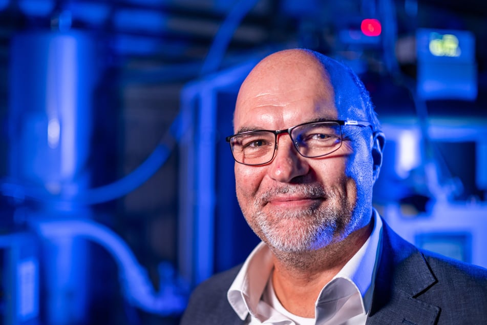 Olav Hellwig (54) freut sich, das uni-eigene Helium für Experimente in seinem Fachbereit zu nutzen.