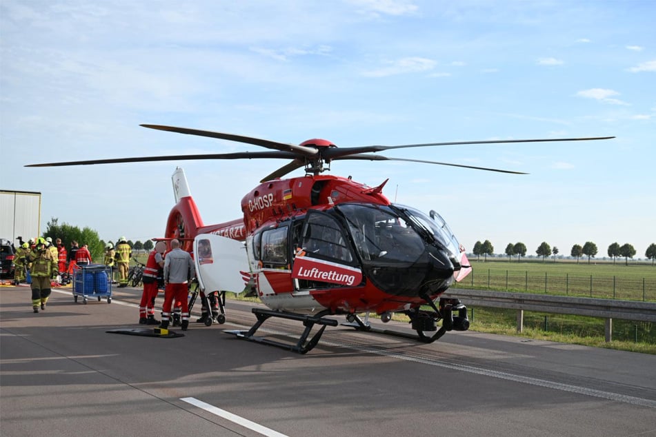 Ein Rettungshubschrauber soll einen der Verletzten ins Krankenhaus gebracht haben.