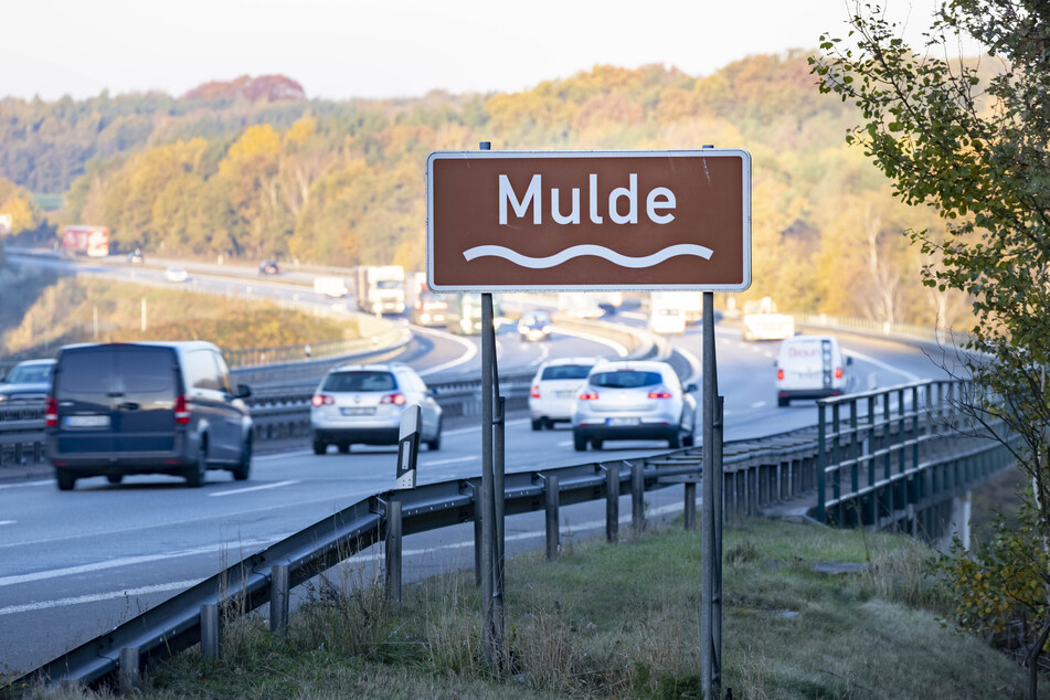 An der Baustelle zwischen Mutzschen und Leisnig auf der A14, nahe dem Fluss Mulde, standen Autofahrer insgesamt 1.663 Stunden im Stau.