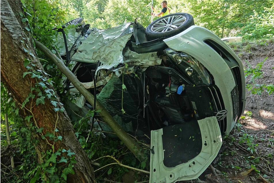Beide Insassen wurden verletzt in ein Krankenhaus transportiert.