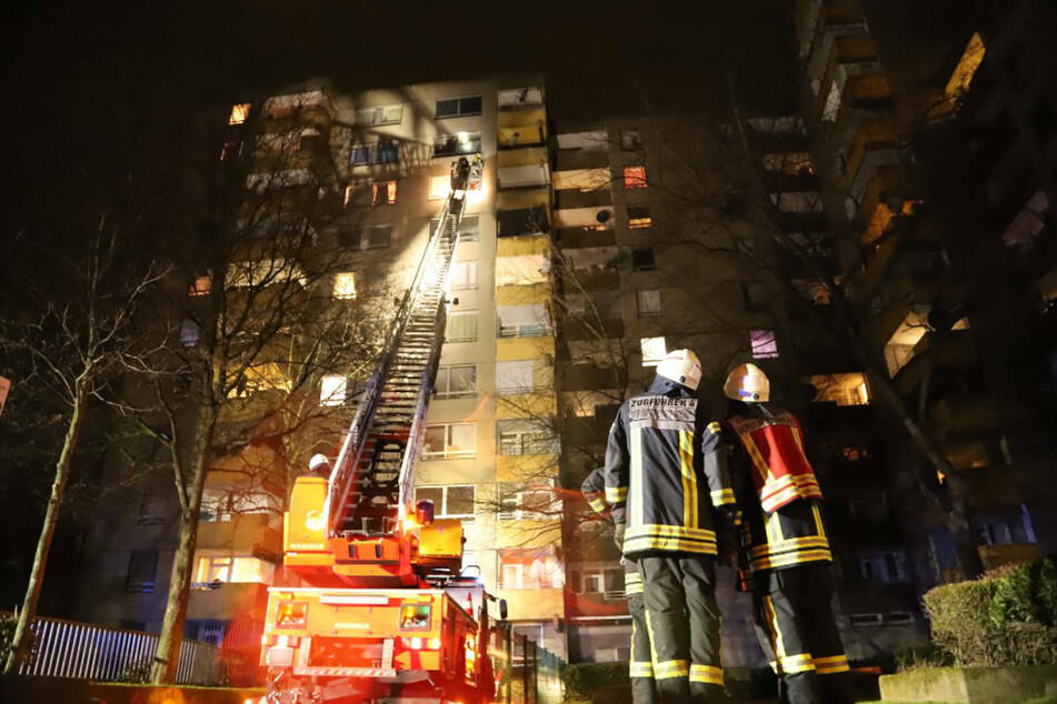 Köln: Zwei Verletzte nach Hochhaus-Brand in Köln-Chorweiler