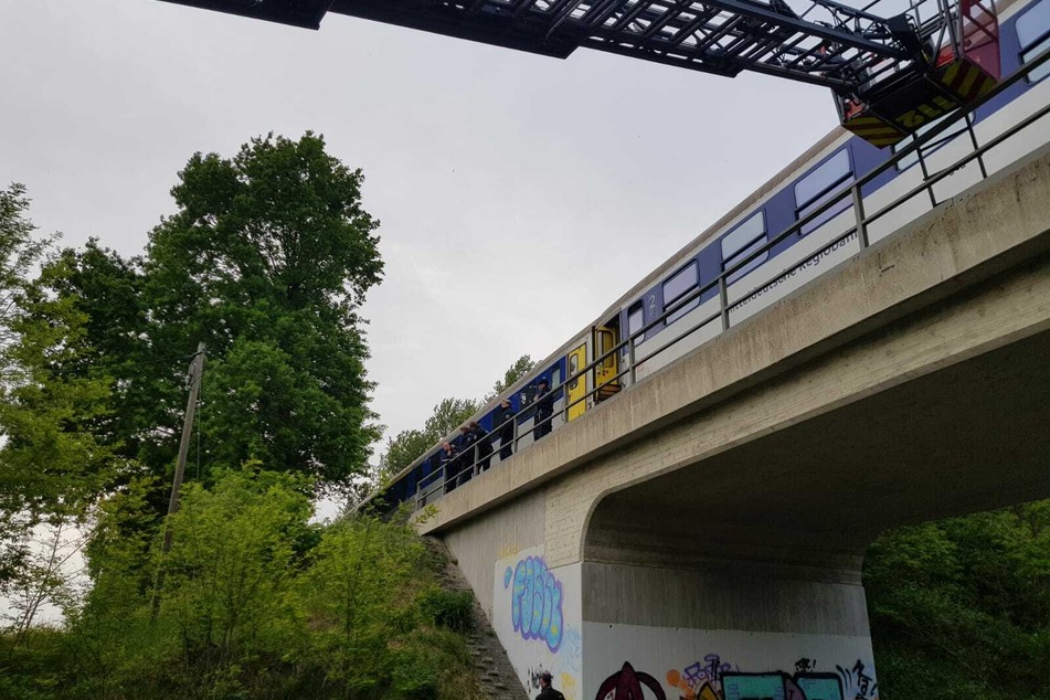 Bahnstrecke zwischen Leipzig und Chemnitz gesperrt: 70 Passagiere evakuiert