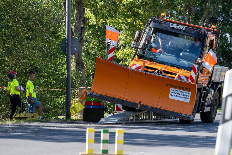 Bei 28 Grad: Dutzende Schneepflüge in Franken unterwegs! Das ist der Grund