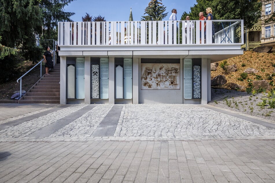 Die "Porzellanterrasse" am Hang des Böttgerparks gegenüber der Porzellanmanufaktur.