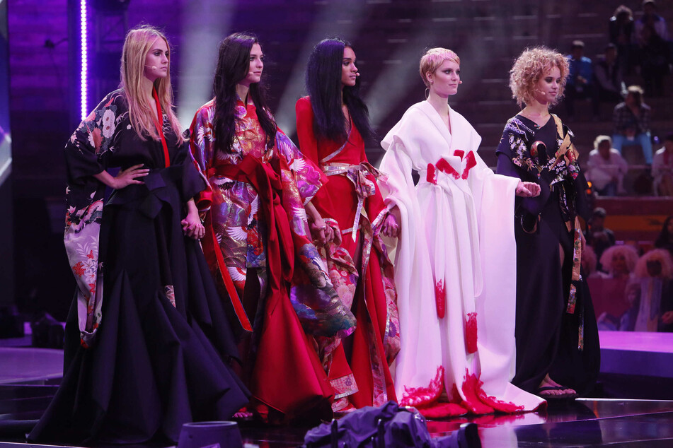Die GNTM-Finalistinnen von 2016: Elena Carrière (v.l.n.r) mit Fata Hasanovic, Jasmin Lekudere, Kim Hnizdo und Taynara Wolf. Am Ende gewann Kim.