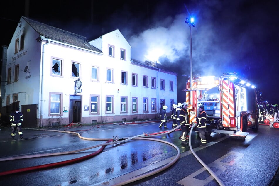 Am 12. Dezember 2020 ging der Dachstuhl des Gasthofs in Wölkisch im Landkreis Meißen in Flammen auf. Es entstand Sachschaden in Höhe von 100.000 Euro.