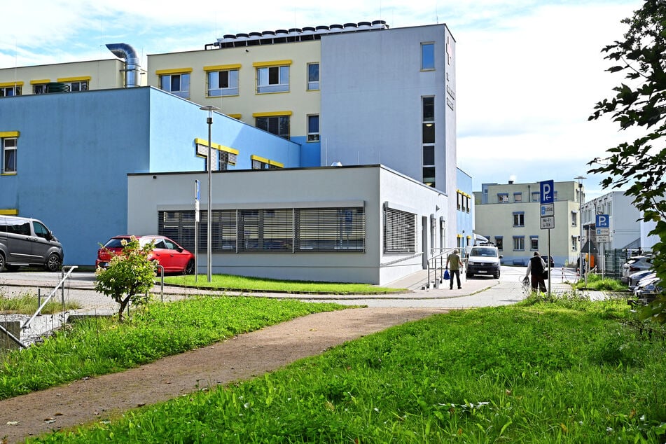 Chemnitz: Mehr Platz gegen Hautkrebs: Chemnitzer Klinik eröffnet neuen Anbau