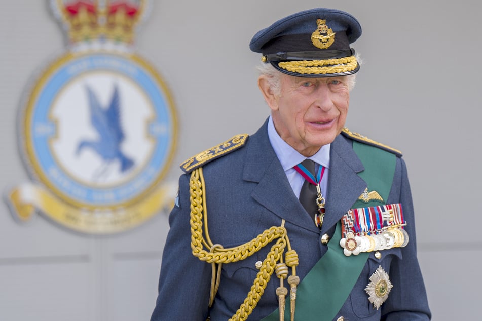 El rey Carlos (73) y el príncipe Harry se reunieron por primera vez en 19 meses.