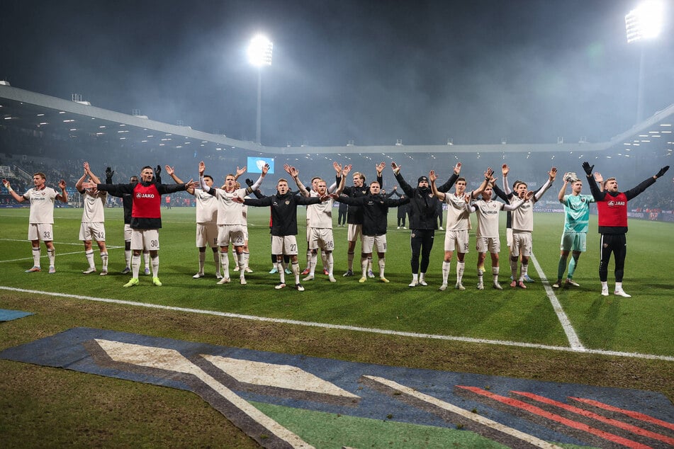 Die Mannschaft nach dem Sieg in Bochum. Wer wird im Januar noch da sein, wer wird neu dazukommen?