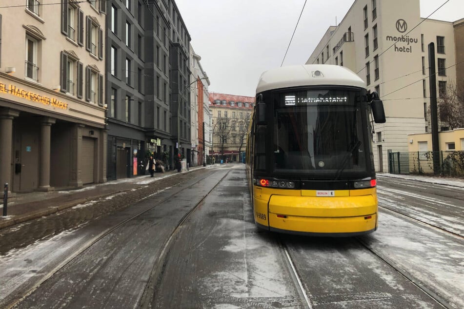 Im vergangenen Januar standen in Berlin die Straßenbahnen wegen vereister Überleitungen still.