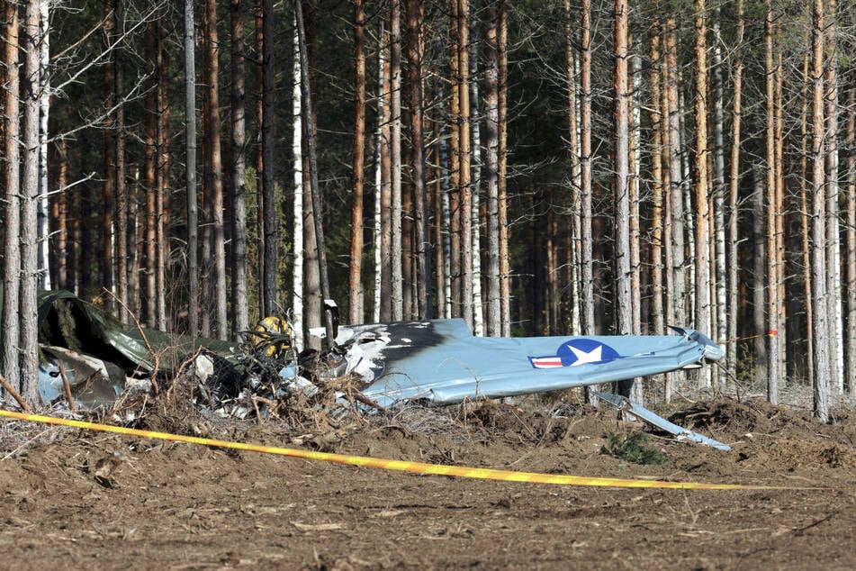 Das Kleinflugzeug stürzte an einem Waldrand nahe dem Flughafen Räyskälä ab.