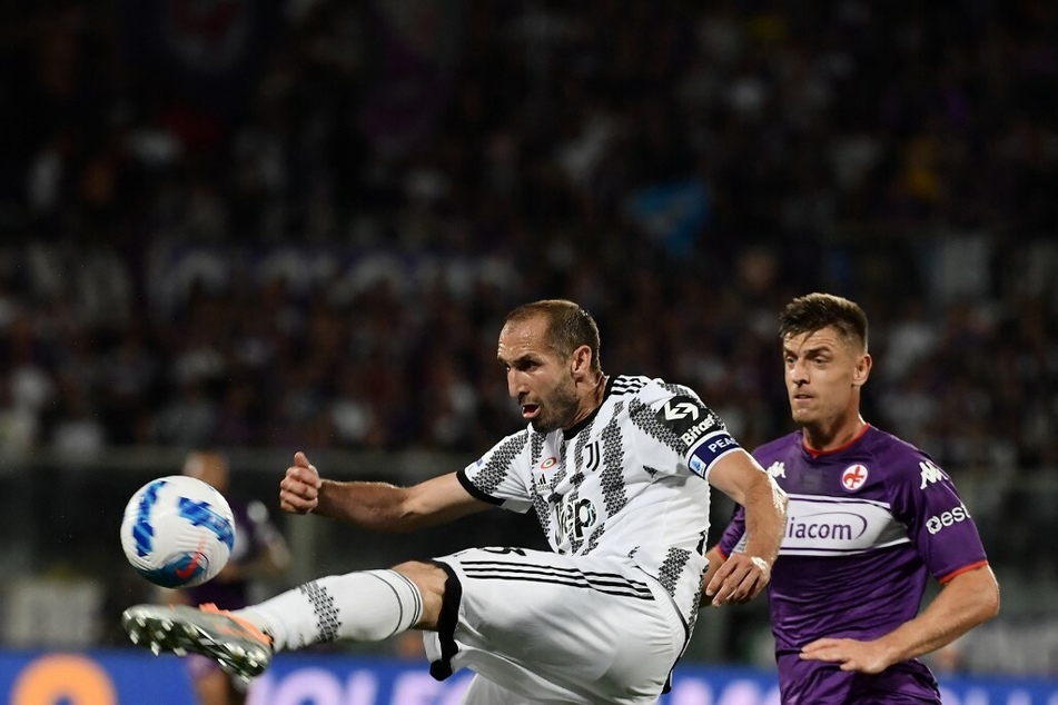 Der von Hertha BSC ausgeliehene Krzysztof Piatek (26, l.) und die AC Florenz haben Juventus Turin besiegt.