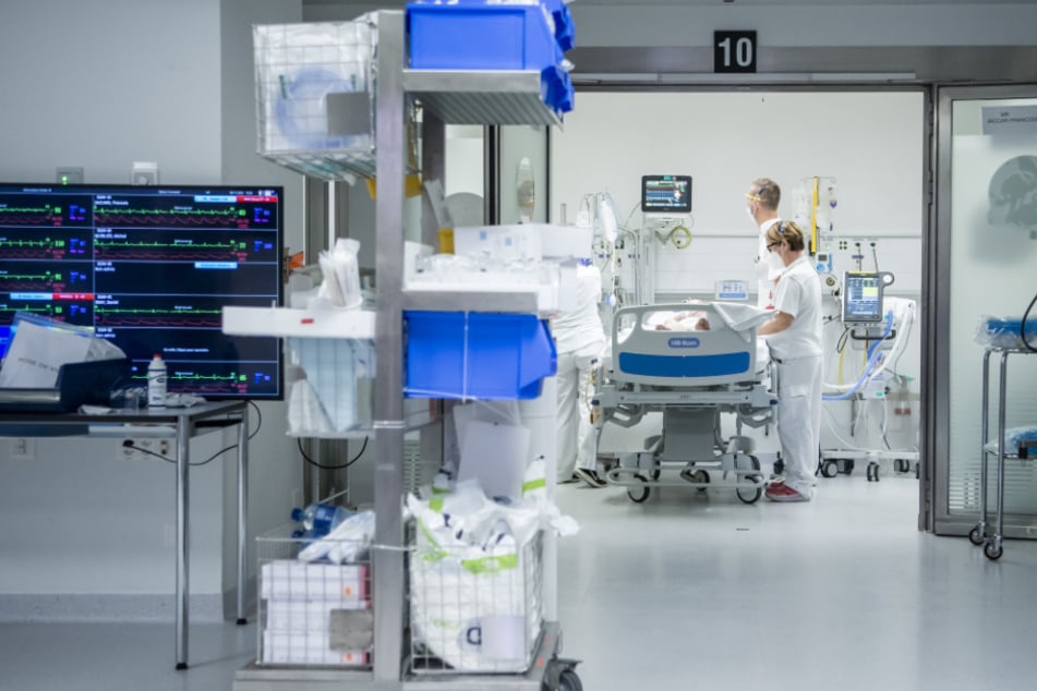 Das Freihalten von Betten für Corona-Patienten bringt die Krankenhäuser in die finanzielle Bredouille.