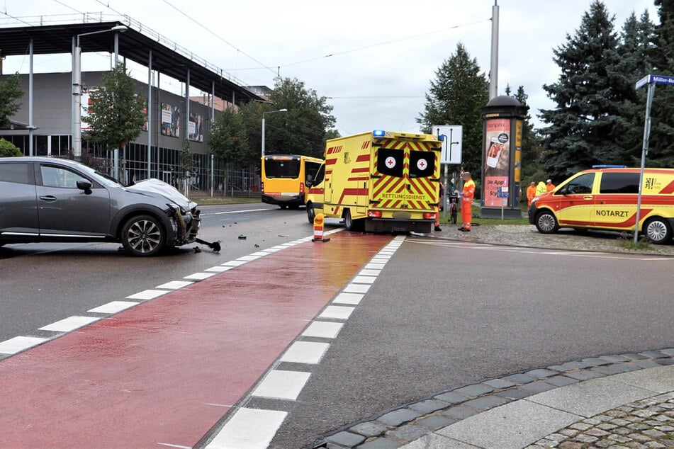 Der Einsatz auf der Kreuzung Borsbergstraße/Müller-Berset-Straße läuft noch immer.