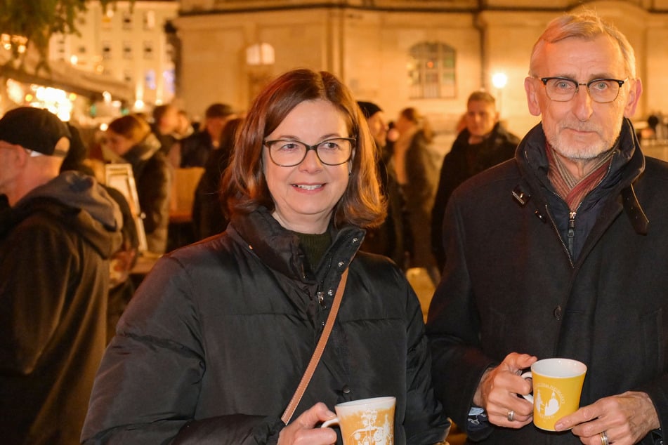 Auf dem Dresdner Neumarkt: Treffen sich zwei Minister zum Glühwein ...