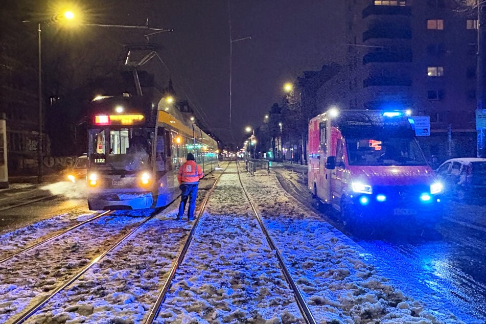 Der Rettungsdienst brachte den Verletzten in ein Leipziger Krankenhaus.