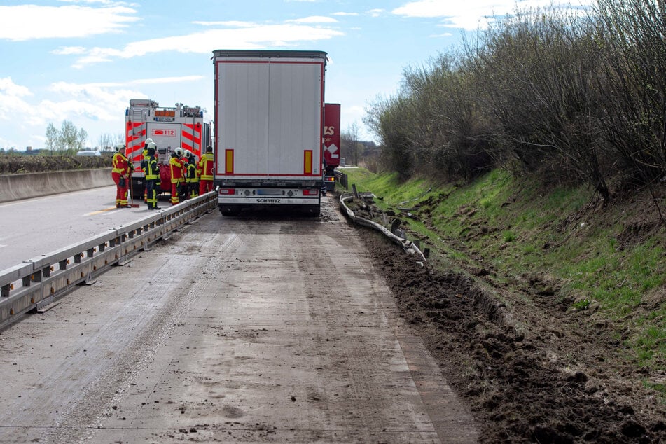 Unfall A71: Unfall auf A71: Lkw mit Anhänger kommt im Baustellenbereich von Fahrbahn ab