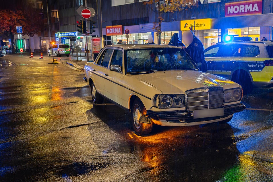 Fußgänger mitten in Offenbach von Mercedes erfasst und durch die Luft geschleudert - Lebensgefahr!