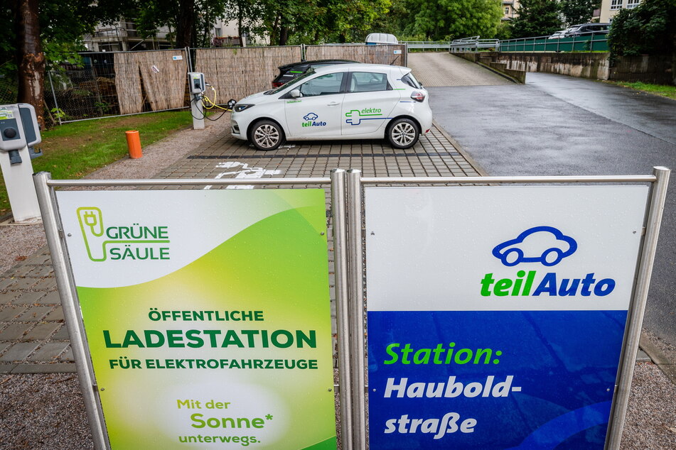 Der Carsharing-Anbieter "teilAuto" setzt immer mehr auf E-Autos, wie hier bei einer Stadtion in der Hauboldstraße.