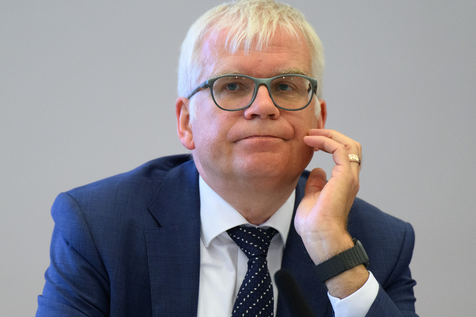 Finanzminister Hartmut Vorjohann (60, CDU).
