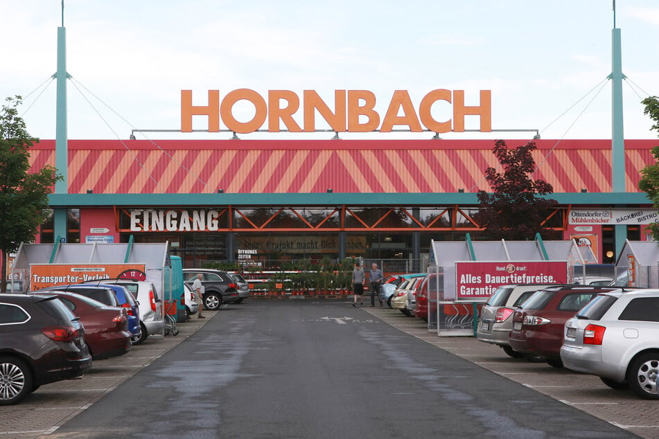 Vorm Hornbach an der Dohnaer Straße eskalierte die rabiate Klau-Aktion. (Archivbild)