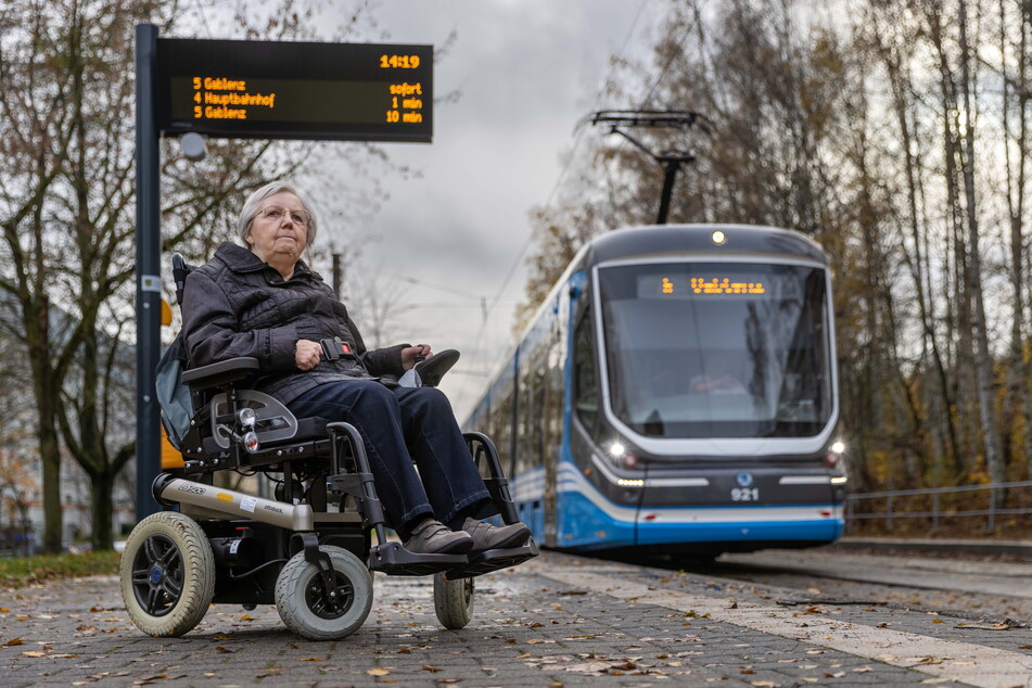 Rollstuhlfahrerin Gisela Lindner (80) wurde laut eigenen Aussagen an der Haltestelle Ernst-Wabra-Straße von der Straßenbahn nicht mitgenommen.
