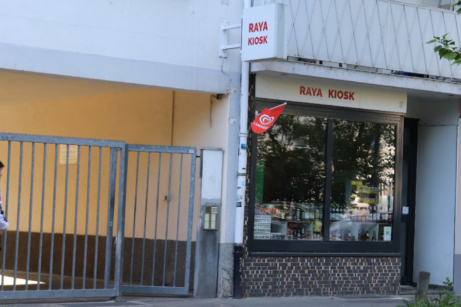 Schüsse am helllichten Tag: Kiosk-Räuber feuert auf Kassiererin