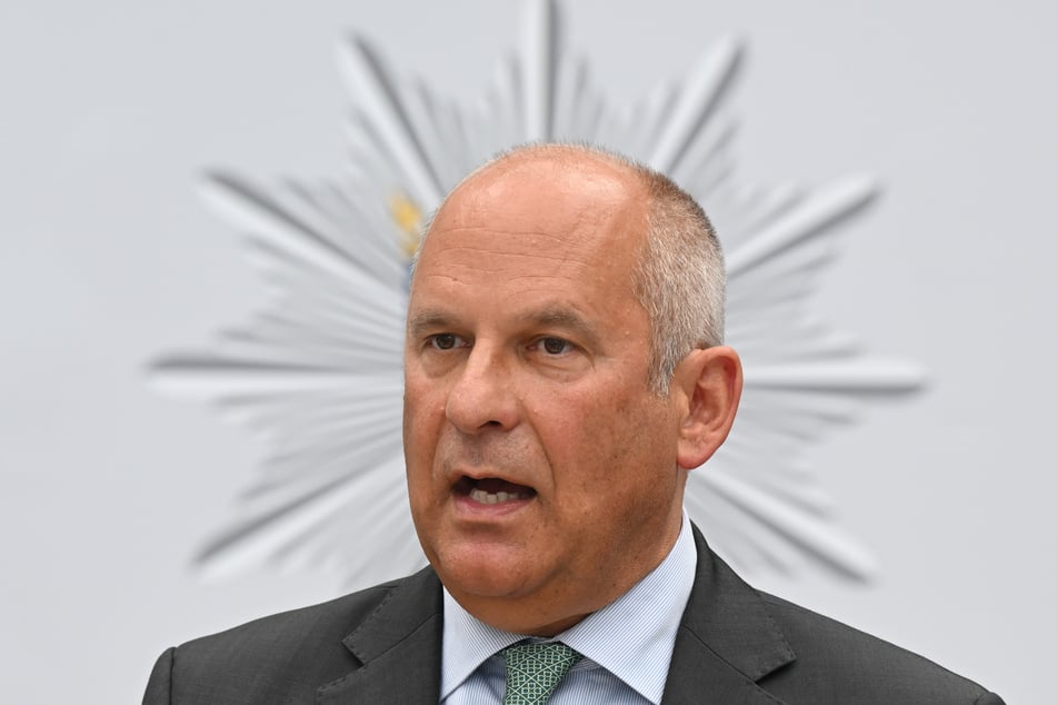 Hessens Innenminister Roman Poseck (55, CDU) ordnet die Taten dem linksextremen Spektrum zu.