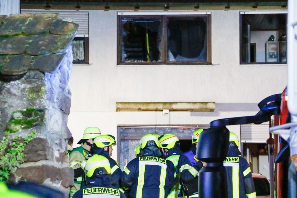 72 Feuerwehrleute rückten zu einem Wohnhausbrand im Enzkreis aus.