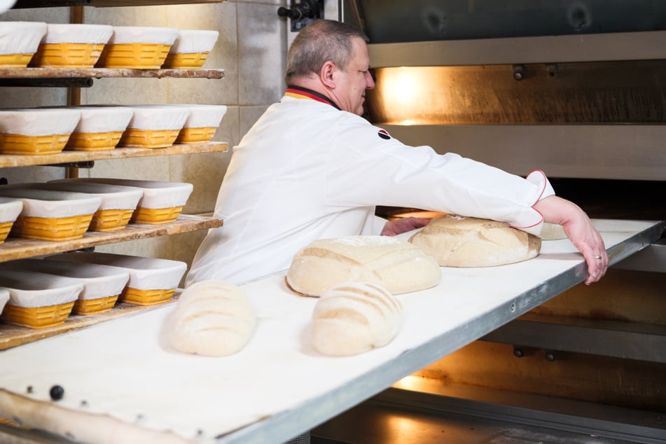 Nur noch selten hat Ermer die Gelegenheit, seinen Lieblingsjob als Bäcker auszuüben.