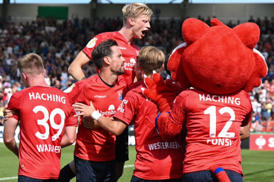 Pokal-Coup in Unterhaching! Die Spielvereinigung kegelte den FC Augsburg raus.