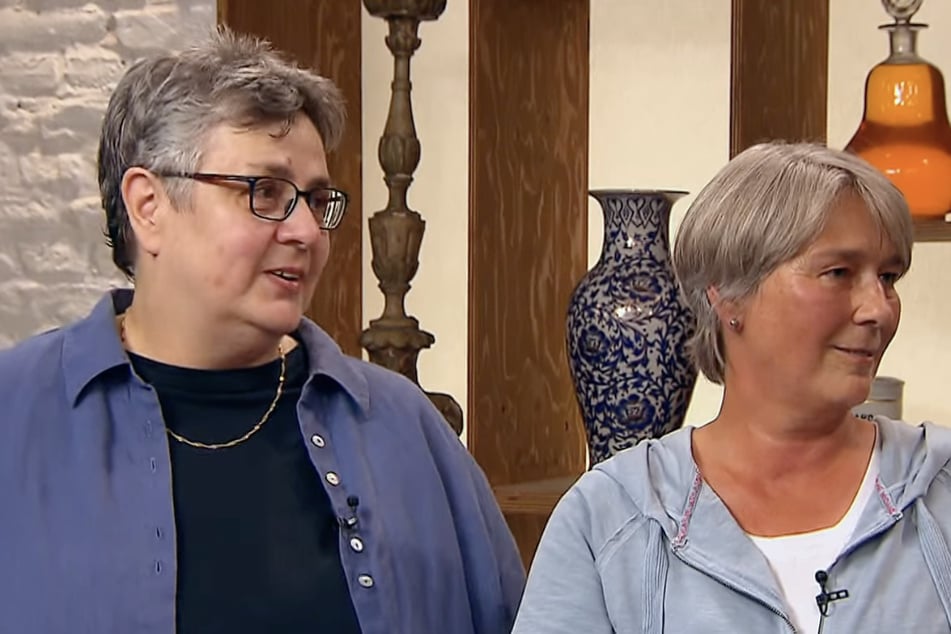 Hiltrud Schönauer und Sabine Decker aus dem Sauerland wollen bei "Bares für Rares" ein ganz besonderes Schmuckstück verkaufen.