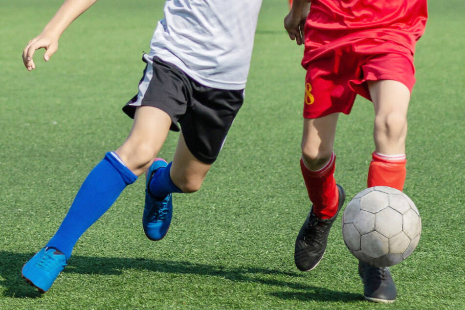 "Geh doch zurück ins Kinderheim": 13-jähriger Kicker würgt eigenen Mitspieler