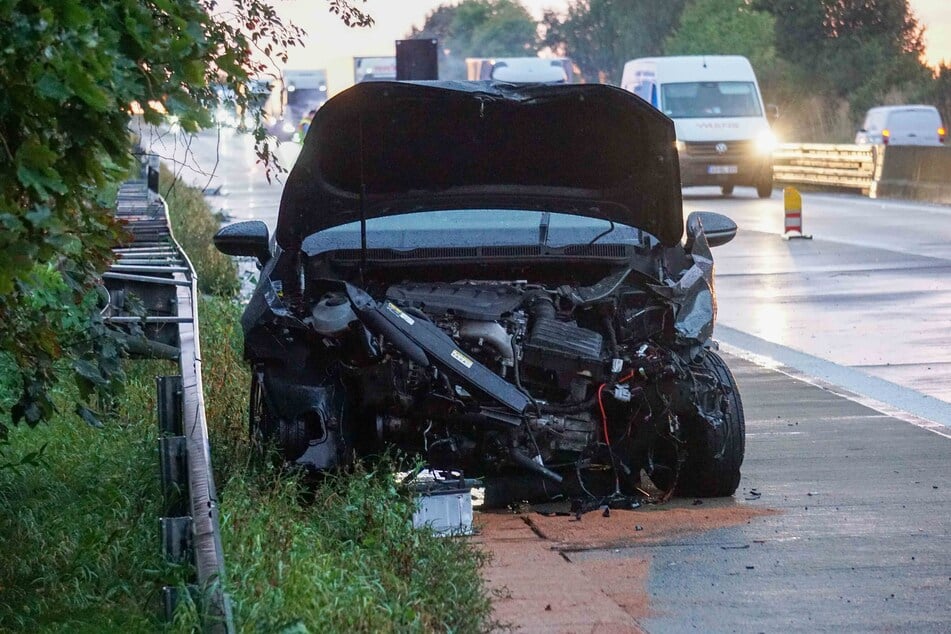 Das Auto erlitt einen Totalschaden.
