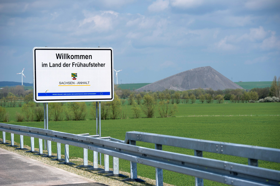 Etwa 73.000 Menschen pendeln regelmäßig aus anderen Bundesländern nach Sachsen-Anhalt. (Archivbild)